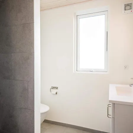 26 Person In Nyaraló *